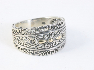25046 Traditionele opengewerkte zilveren ring met 18k gouden decoraties