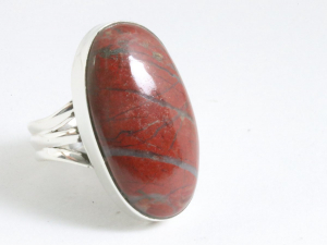 25422 Grote ovale zilveren ring met rode jaspis
