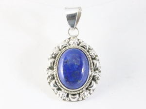 42883 Bewerkte zilveren hanger met lapis lazuli
