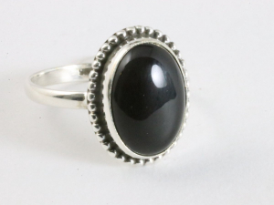 25362 Bewerkte ovale zilveren ring met onyx