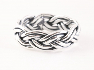 24068 Zware gevlochten zilveren ring