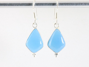 55345 Fijne zilveren oorbellen met blauwe chalcedoon