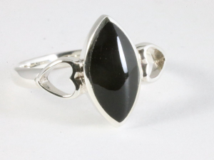 25539 Opengewerkte hoogglans zilveren ring met onyx