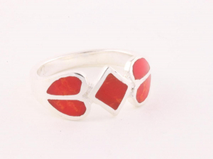 22811 Zilveren ring met rode koraal steen
