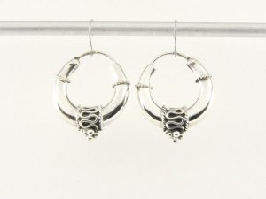 51211 Bewerkte zilveren Bali oorringen - ø 26 mm.