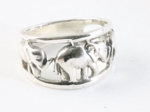 24819 Opengewerkte zilveren ring met olifanten