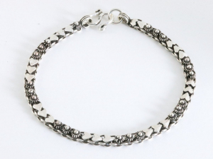 32547-18cm Fijne bewerkte zilveren armband met hartjes - lengte 18 cm
