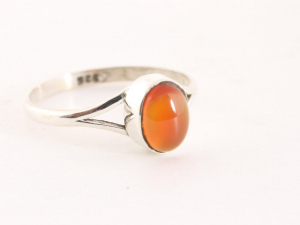 24230 Fijne zilveren ring met carneool