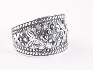 24005 Brede opengewerkte zilveren ring