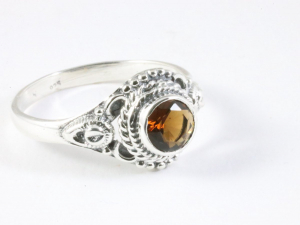 25452 Fijne bewerkte zilveren ring met rookkwarts