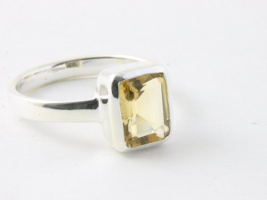 24898 Hoogglans zilveren ring met citrien