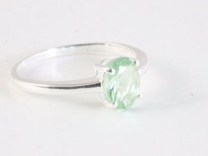 25203 Fijne hoogglans zilveren ring met groene amethist