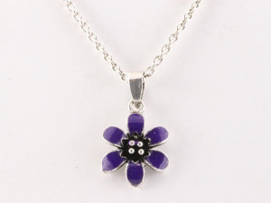 41533+HK Fijne bloemvormige zilveren hanger met paarse emaille aan ketting