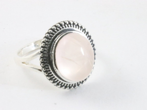 25341 Bewerkte zilveren ring met rozenkwarts