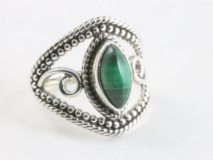 25093 Opengewerkte zilveren ring met malachiet