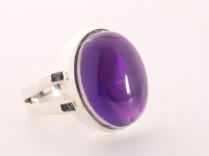 23770 Zware zilveren ring met amethist