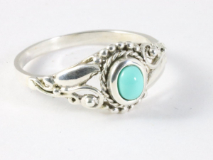 25638 Fijne bewerkte zilveren ring met turkoois