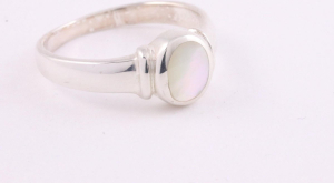 22020 Fijne zilveren ring met parelmoer