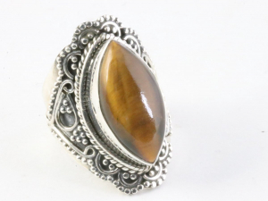 25129-17 Zware bewerkte zilveren ring met tijgeroog - maat 17