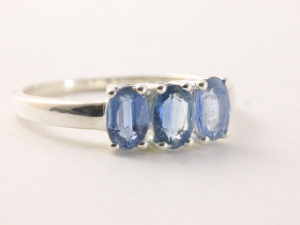 23834 Fijne hoogglans zilveren ring met kyantiet