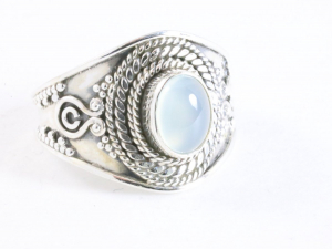 24682 Bewerkte zilveren ring met aqua chalcedoon