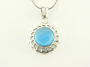 40578+HK Opengewerkte zilveren hanger met blauwe chalcedoon aan ketting