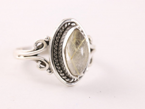 22538 Fijne bewerkte zilveren ring met gouden rutielkwarts