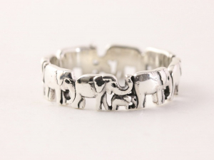 23882 Fijne zilveren olifanten ring