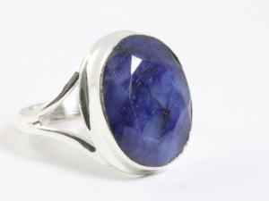 25403 Ovale zilveren ring met blauwe saffier