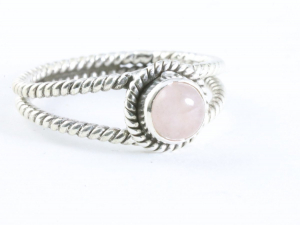 24783 Opengewerkte zilveren ring met rozenkwarts