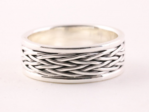 24047 Zware zilveren ring met vlechtmotief
