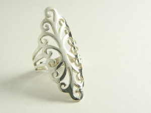 21156 Langwerpige opengewerkte zilveren ring