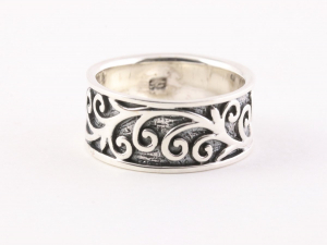 23786 Zware zilveren ring met fantasiegravering