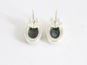 55404 Ovale hoogglans zilveren oorstekers met abalone schelp