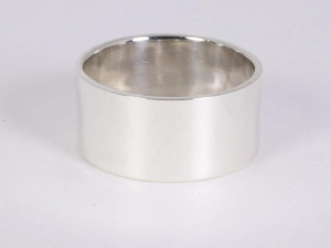 22515 Brede gladde zilveren ring