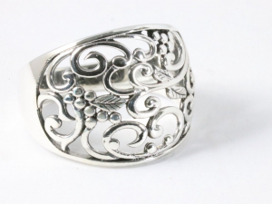 25496 Brede opengewerkte zilveren ring