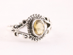 24159 Fijne bewerkte zilveren ring met citrien