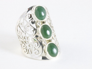 24409 Langwerpige opengewerkte zilveren ring met jade