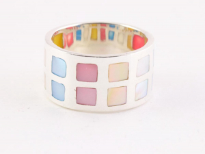 23410 Brede zilveren ring met veelkleurige schelp