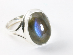 25525 Hoogglans zilveren ring met labradoriet