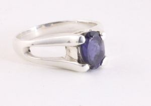22454 Fijne zilveren ring met ioliet