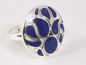 22869 Ronde opengewerkte zilveren ring met lapis lazuli