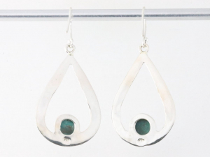 54662 Opengewerkte zilveren oorbellen met chrysocolla