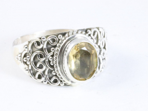 24514 Bewerkte zilveren ring met citrien