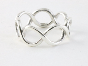 24728 Opengewerkte zilveren ring