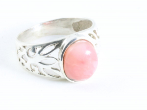 24662 Opengewerkte zilveren ring met roze opaal