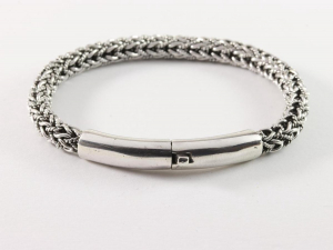 30868 Ronde gevlochten zilveren armband met kliksluiting - pols 17 cm.