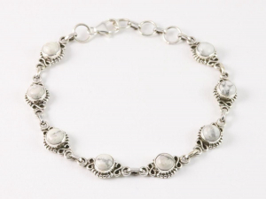 30837 Fijne bewerkte zilveren schakelarmband met howliet