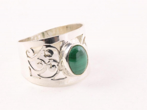 21667 Opengewerkte zilveren ring met malachiet