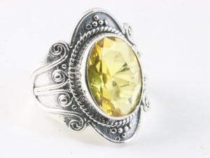 25041 Bewerkte zilveren ring met citrien